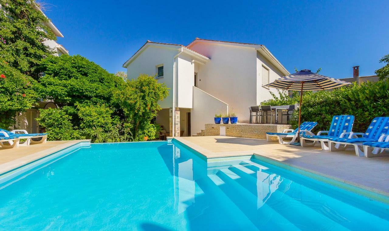 Pine And Lime Apartments Πούλα Εξωτερικό φωτογραφία