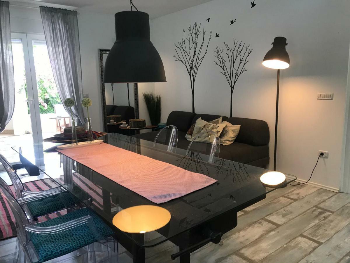 Pine And Lime Apartments Πούλα Εξωτερικό φωτογραφία